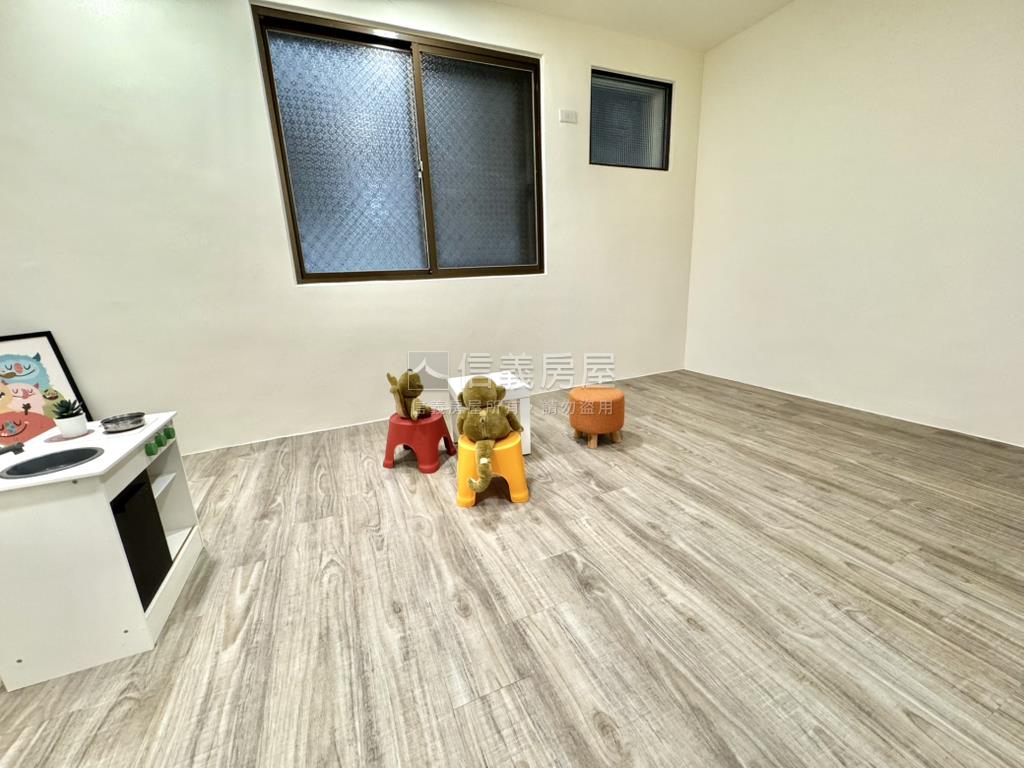 北屯精美車庫透天房屋室內格局與周邊環境
