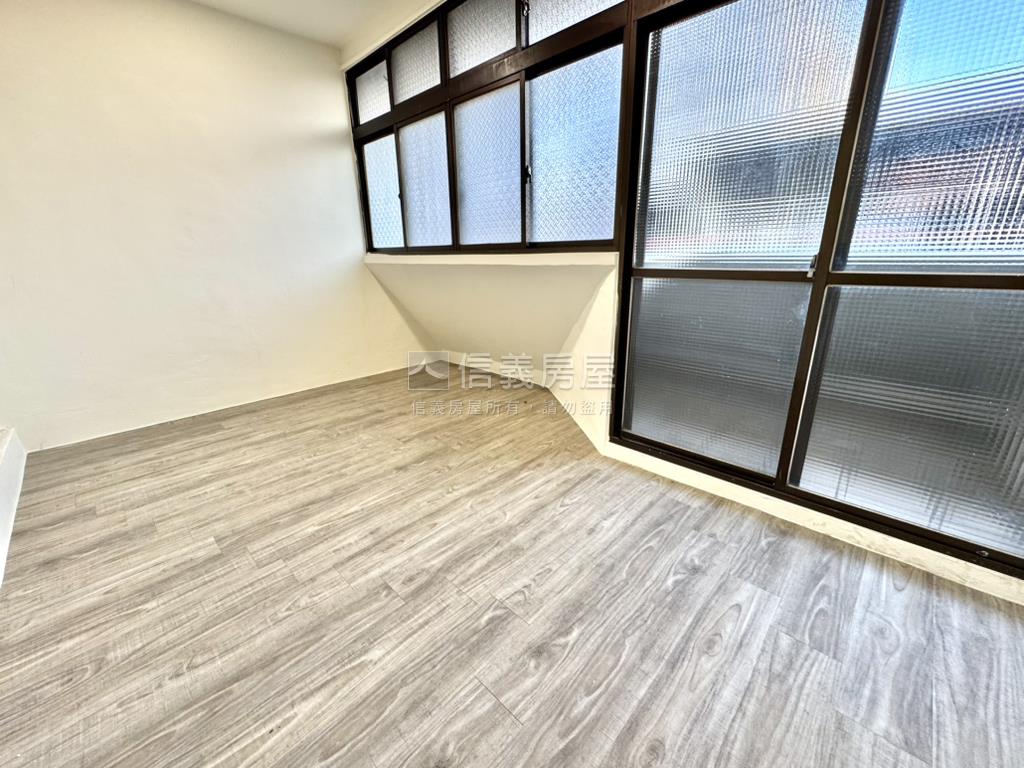 北屯精美車庫透天房屋室內格局與周邊環境