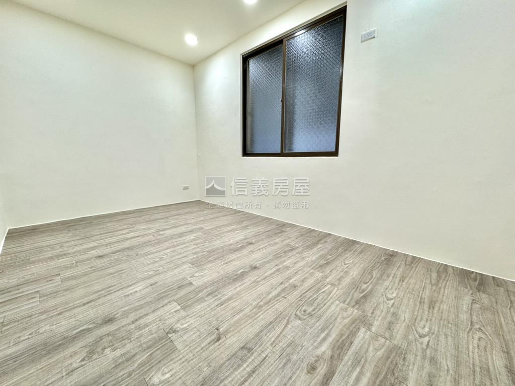 北屯精美車庫透天房屋室內格局與周邊環境