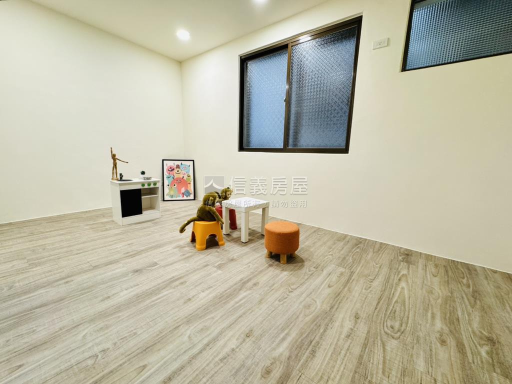 北屯精美車庫透天房屋室內格局與周邊環境
