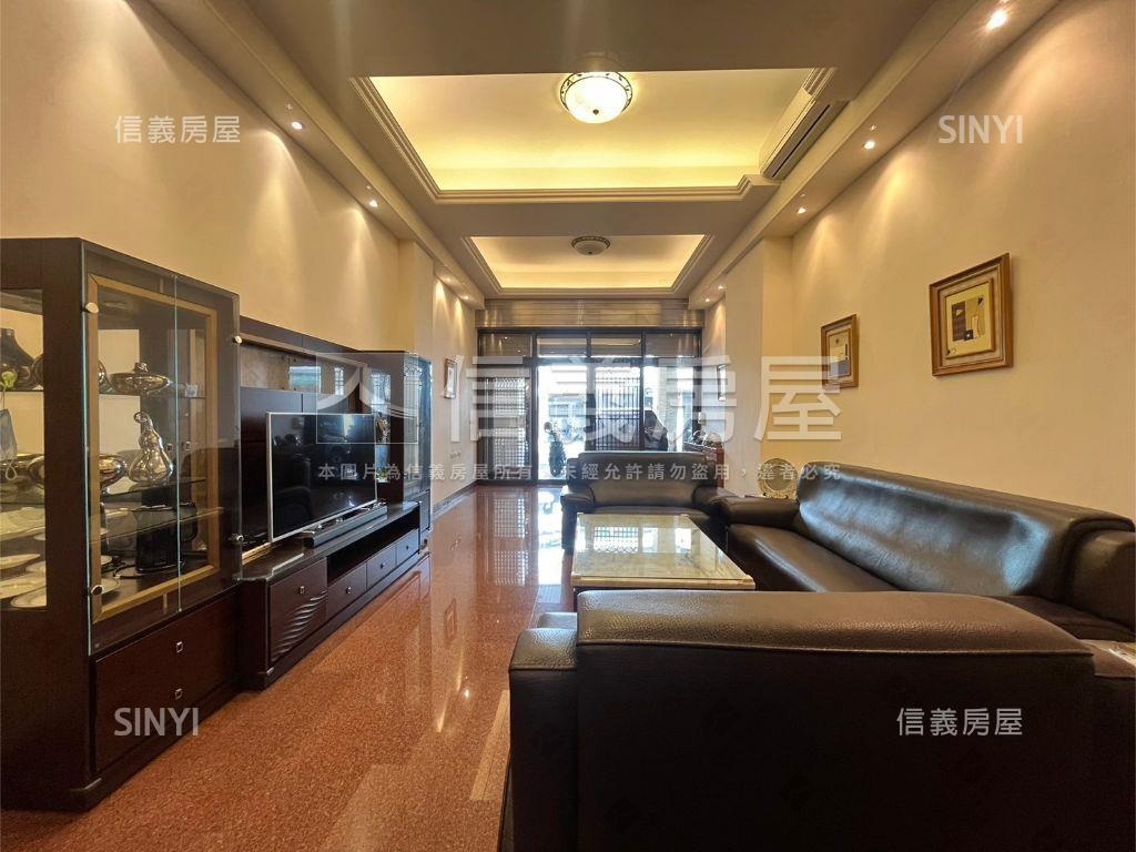 五甲商圈質感精美透店房屋室內格局與周邊環境
