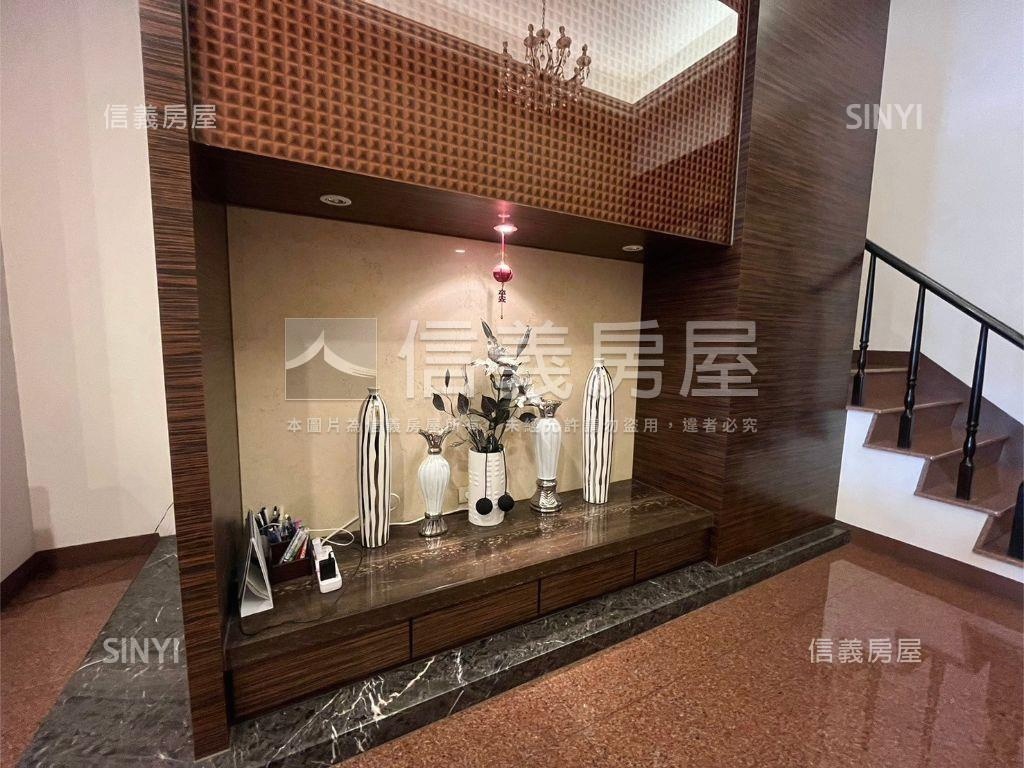 五甲商圈質感精美透店房屋室內格局與周邊環境