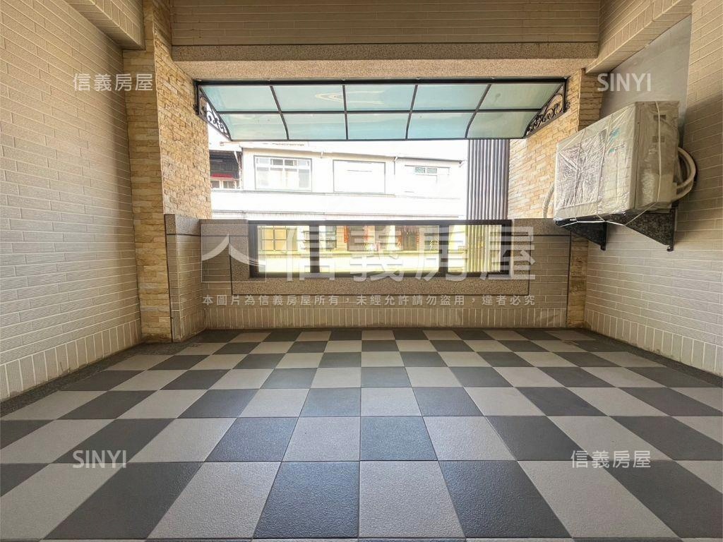 五甲商圈質感精美透店房屋室內格局與周邊環境