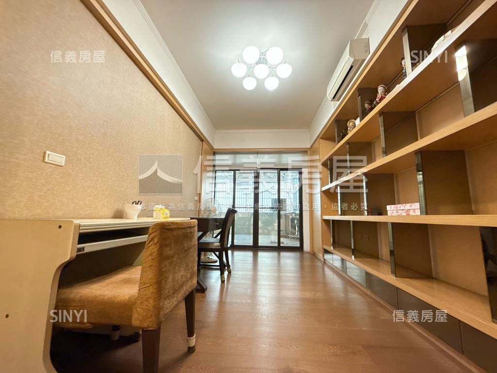 五甲商圈質感精美透店房屋室內格局與周邊環境
