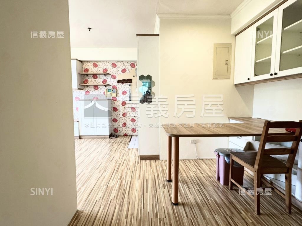 捷運綠映精品三房車位房屋室內格局與周邊環境