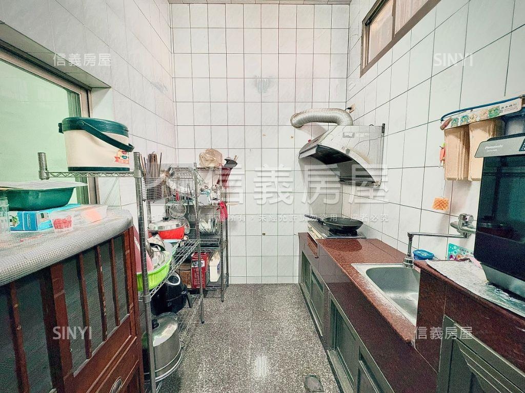 新市｜邊間孝親傳統透天房屋室內格局與周邊環境
