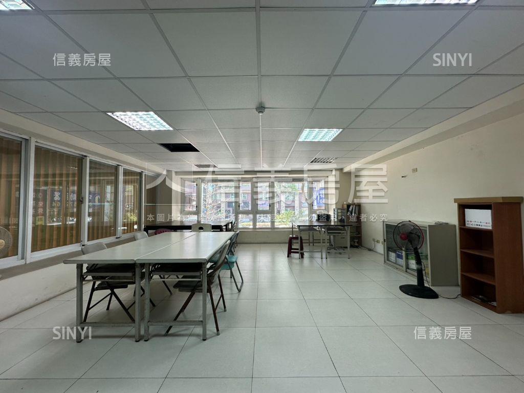 竹北縣政特區挑高邊間戶房屋室內格局與周邊環境