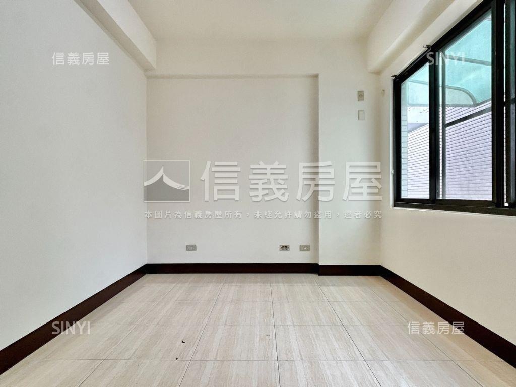 楠梓面公園朝南正路透天房屋室內格局與周邊環境