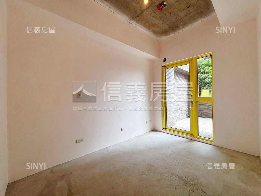小宅露臺樹景戶房屋室內格局與周邊環境