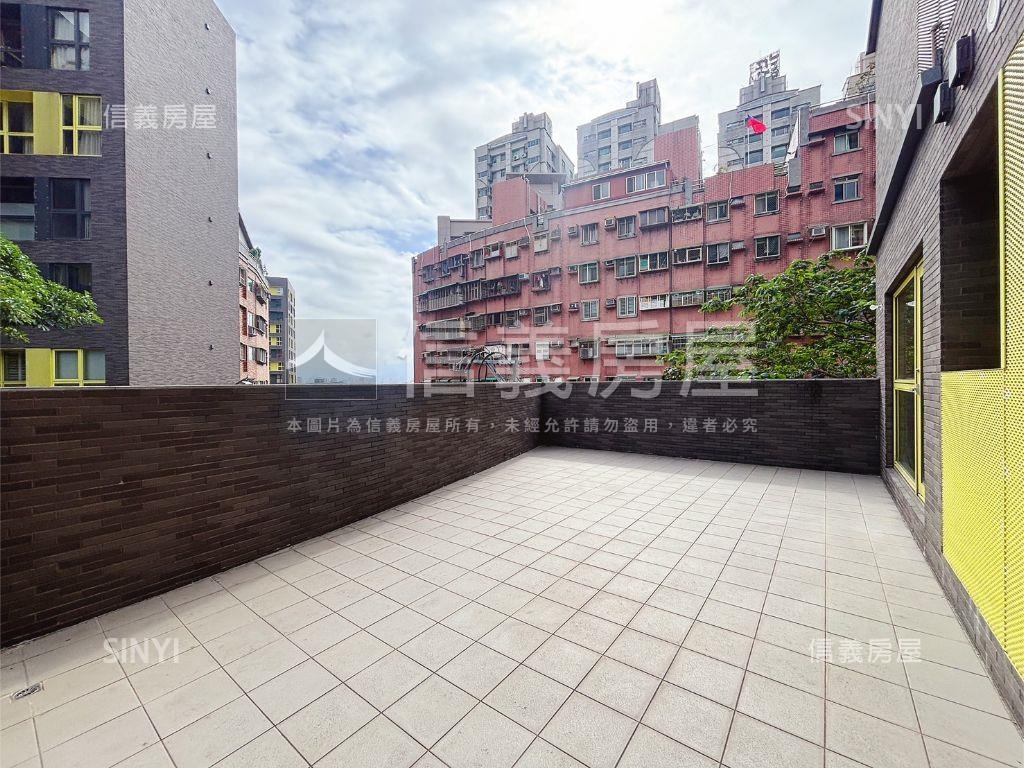 小宅露臺樹景戶房屋室內格局與周邊環境