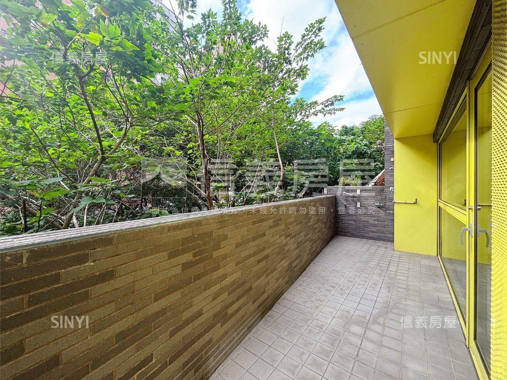 小宅露臺樹景戶房屋室內格局與周邊環境