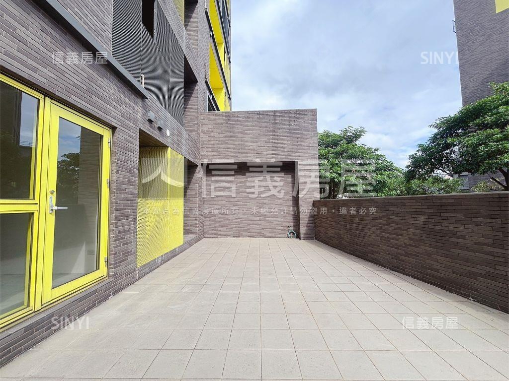 小宅露臺樹景戶房屋室內格局與周邊環境