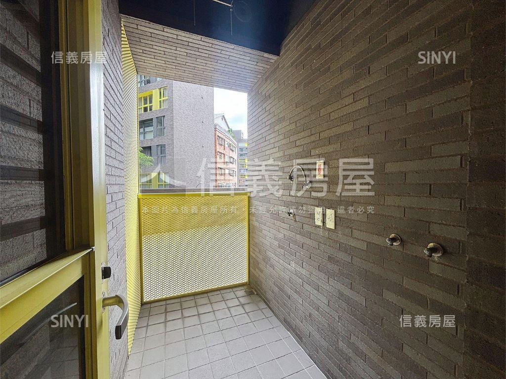 小宅露臺樹景戶房屋室內格局與周邊環境