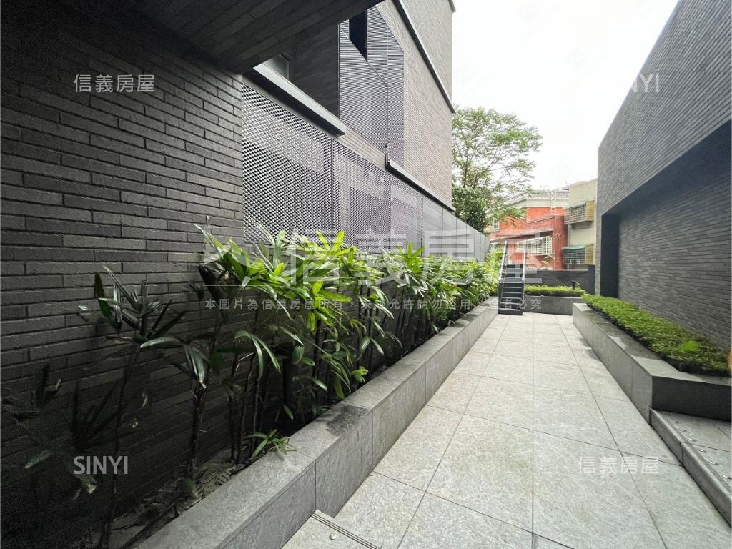 小宅露臺樹景戶房屋室內格局與周邊環境