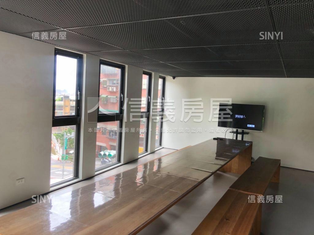 小宅露臺樹景戶房屋室內格局與周邊環境