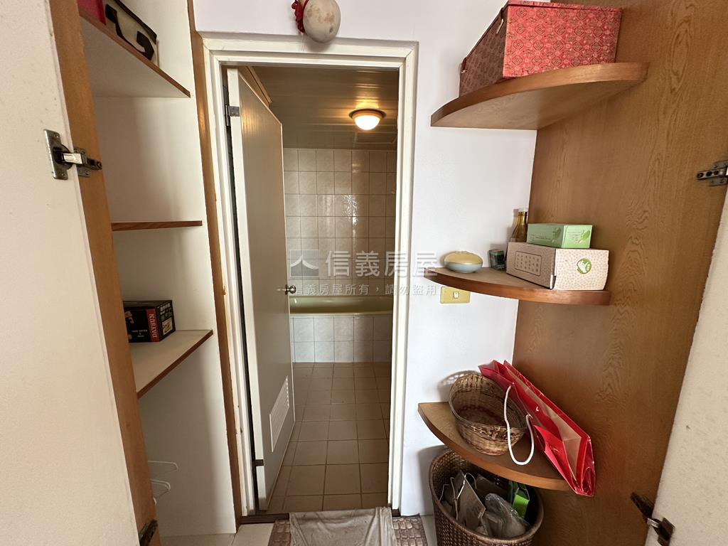 巨蛋公園景觀三房平移車位房屋室內格局與周邊環境