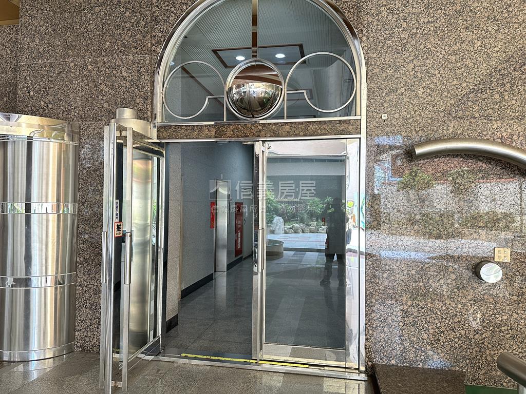 巨蛋公園景觀三房平移車位房屋室內格局與周邊環境