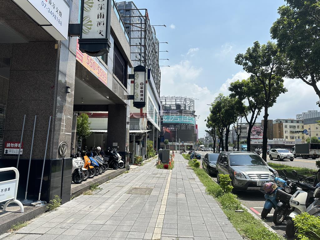 巨蛋公園景觀三房平移車位房屋室內格局與周邊環境
