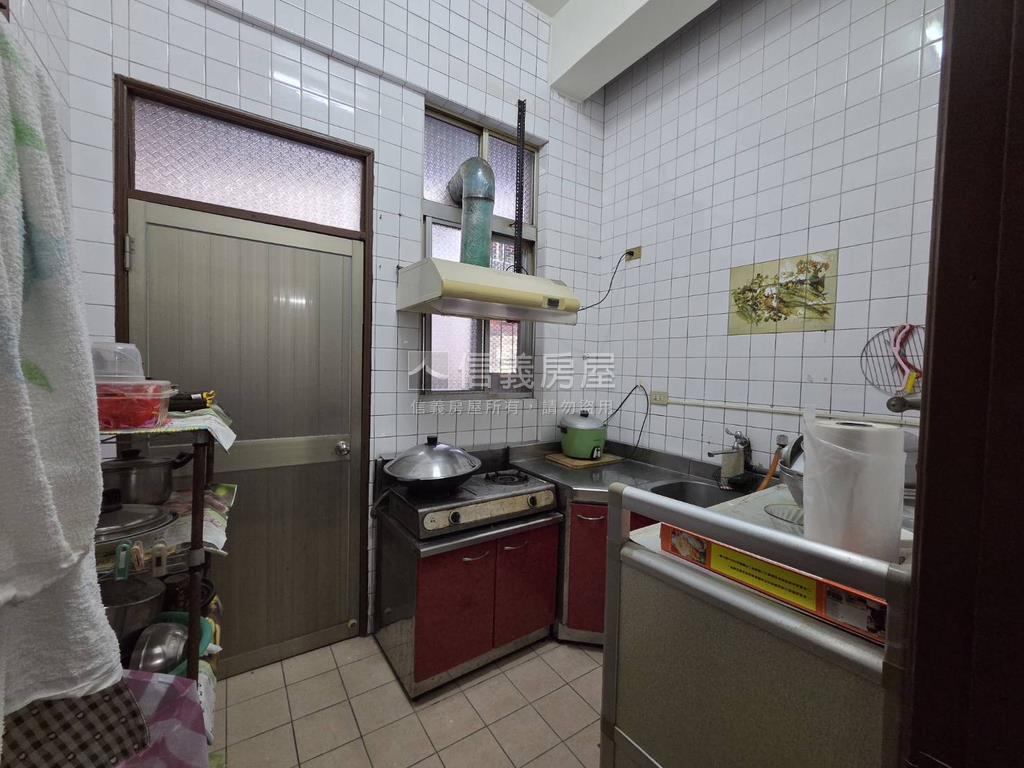 近捷運公寓一樓稀有釋出房屋室內格局與周邊環境
