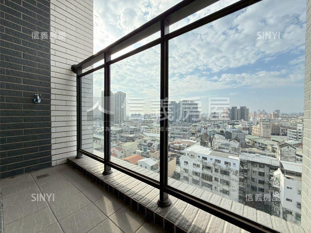 昂峰聚羨岱三房雙平車房屋室內格局與周邊環境