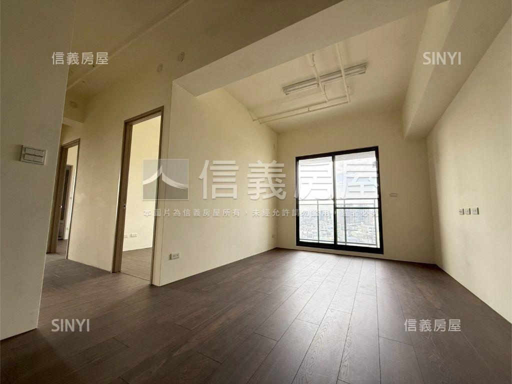 昂峰聚羨岱三房雙平車房屋室內格局與周邊環境