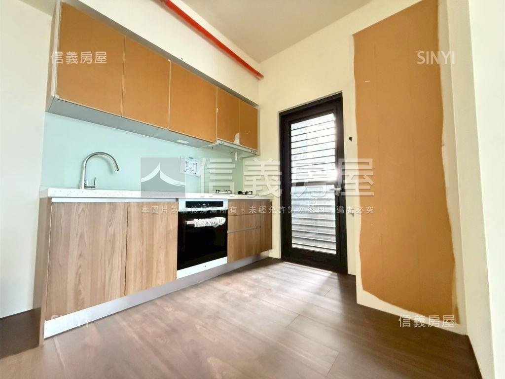 昂峰聚羨岱三房雙平車房屋室內格局與周邊環境