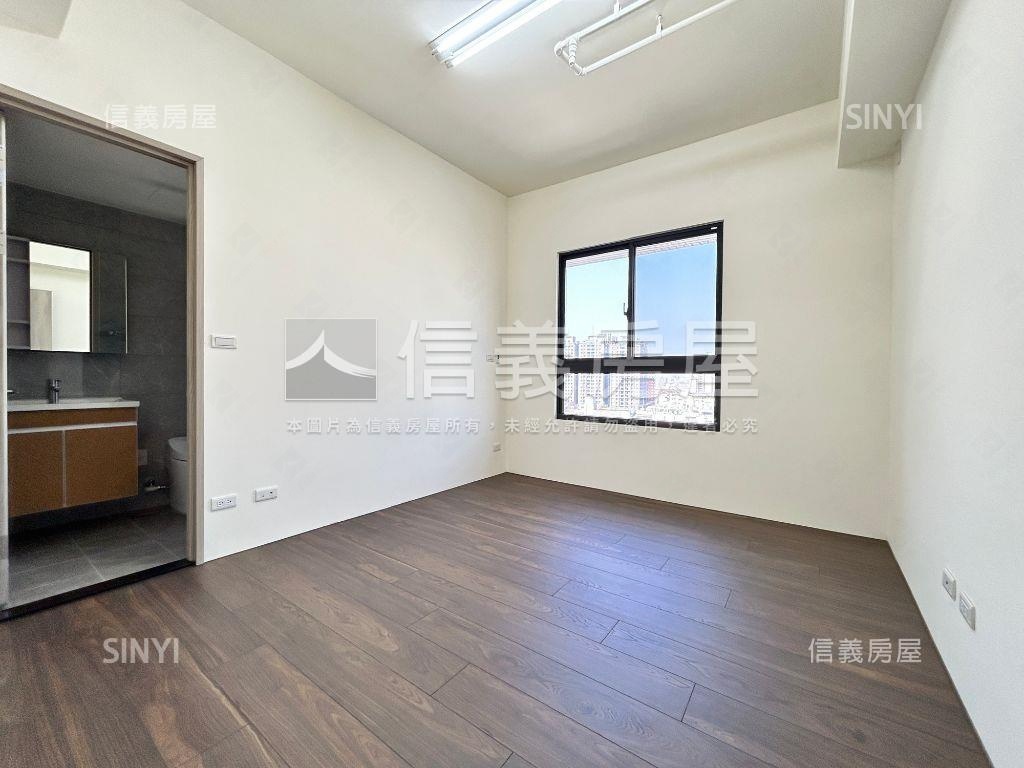 昂峰聚羨岱三房雙平車房屋室內格局與周邊環境