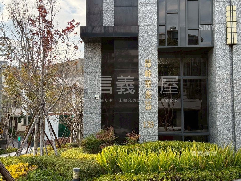 昂峰聚羨岱三房雙平車房屋室內格局與周邊環境