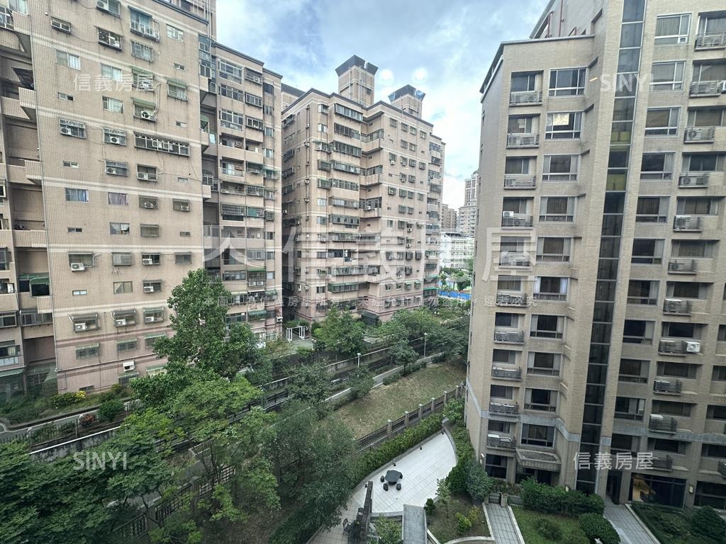 靜崗逸居三房車位房屋室內格局與周邊環境