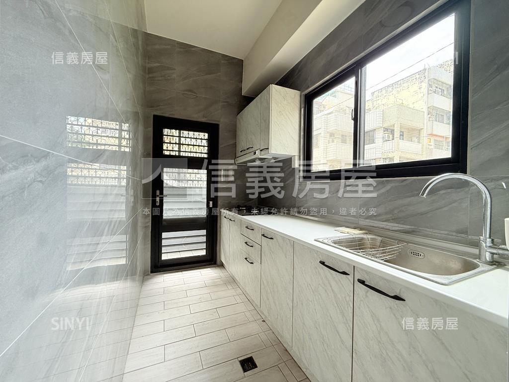 【北屯國小】旁店住附車位房屋室內格局與周邊環境