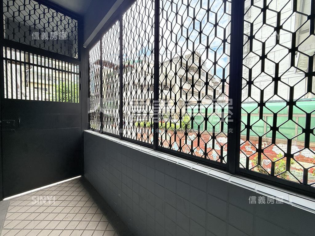 【北屯國小】旁店住附車位房屋室內格局與周邊環境