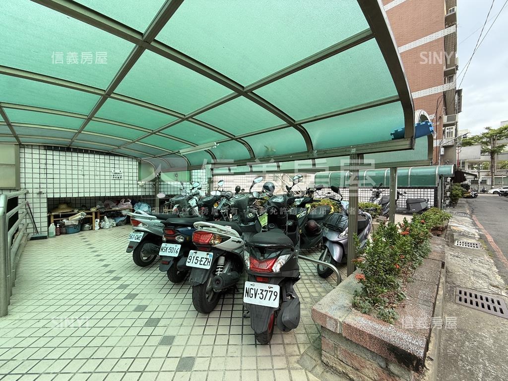 【北屯國小】旁店住附車位房屋室內格局與周邊環境