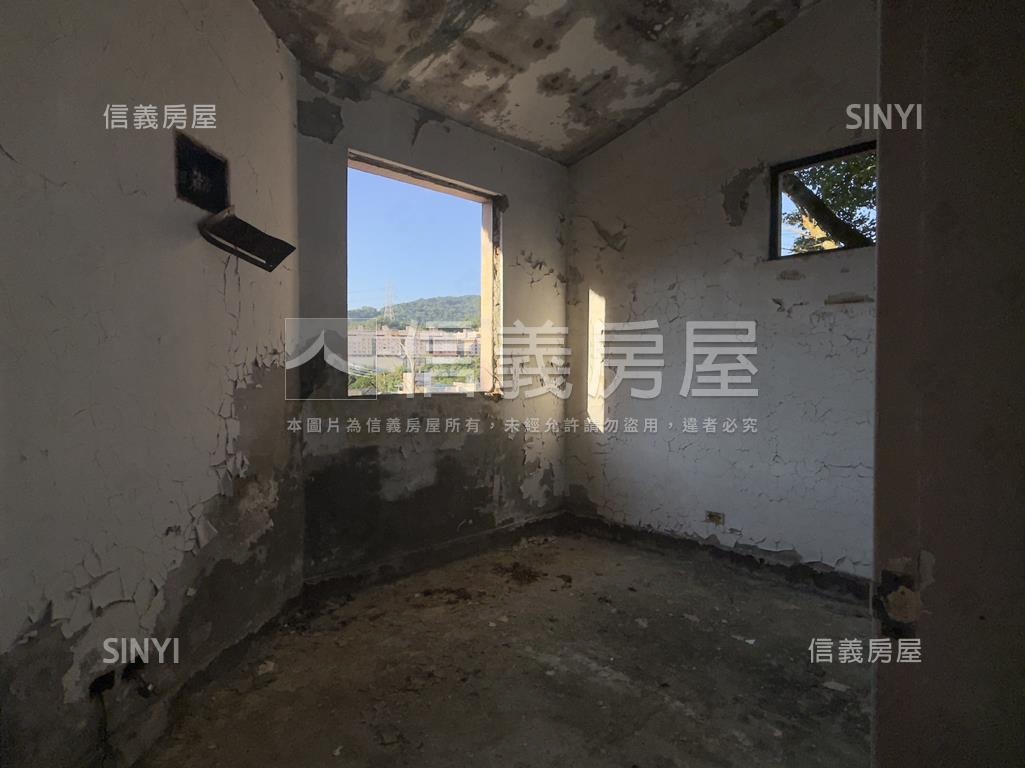 汐萬自由裝修別墅房屋室內格局與周邊環境