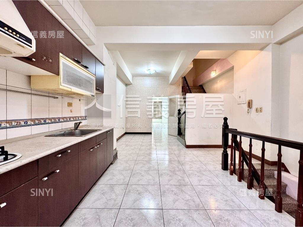 專委：文學正路透天金店房屋室內格局與周邊環境