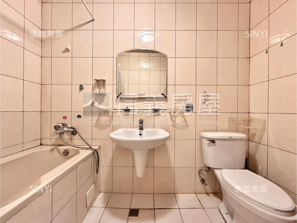 專委：文學正路透天金店房屋室內格局與周邊環境