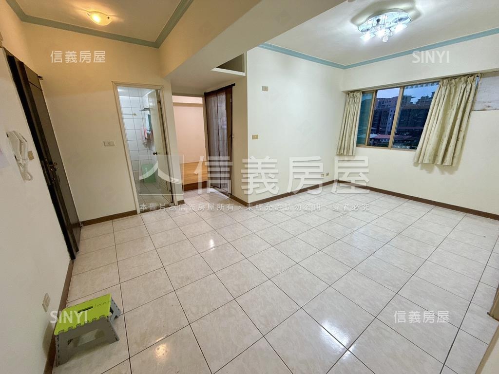 小資雙衛面公園車位電梯宅房屋室內格局與周邊環境