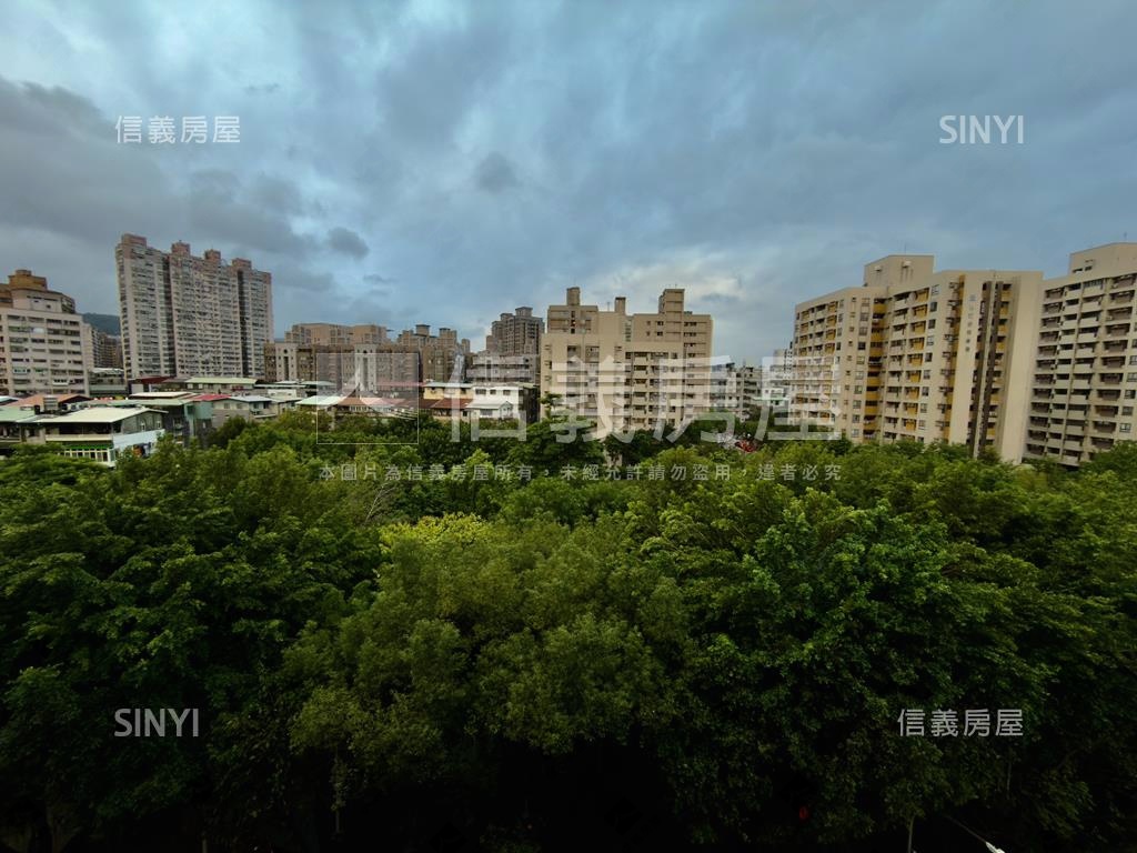 小資雙衛面公園車位電梯宅房屋室內格局與周邊環境