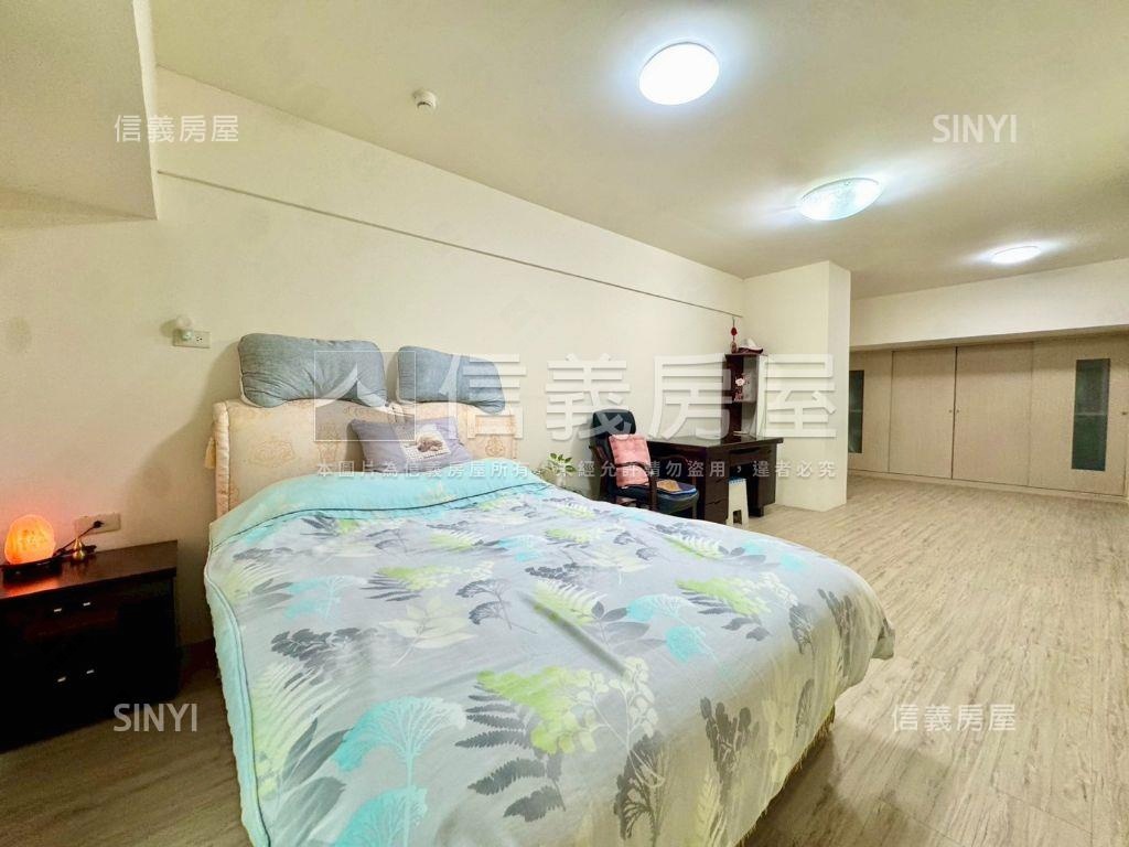 稀有出售俠客有車位房屋室內格局與周邊環境