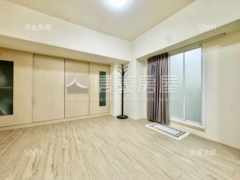 稀有出售俠客有車位房屋室內格局與周邊環境