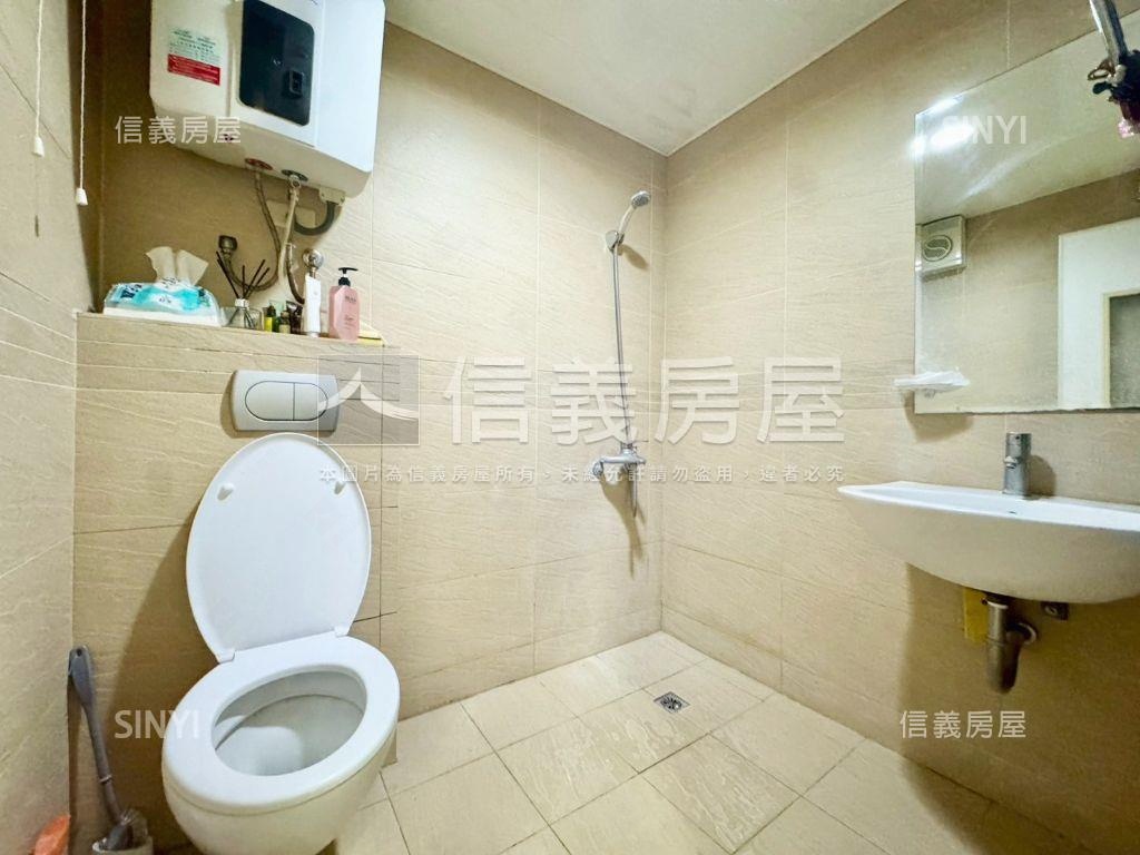 稀有出售俠客有車位房屋室內格局與周邊環境
