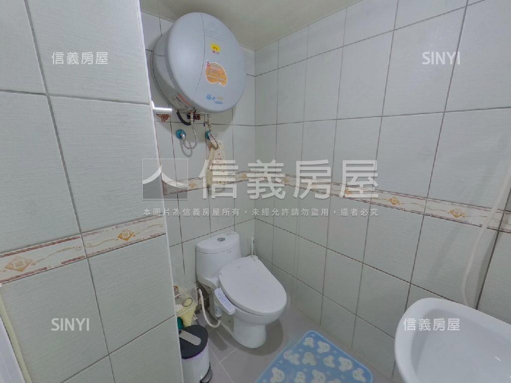 稀有出售俠客有車位房屋室內格局與周邊環境