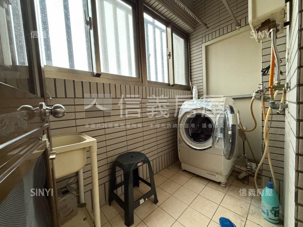 品藏未來２１高樓層雙車位房屋室內格局與周邊環境