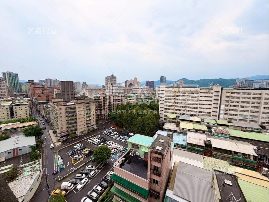 雄霸雙星｜挑高大空間房屋室內格局與周邊環境