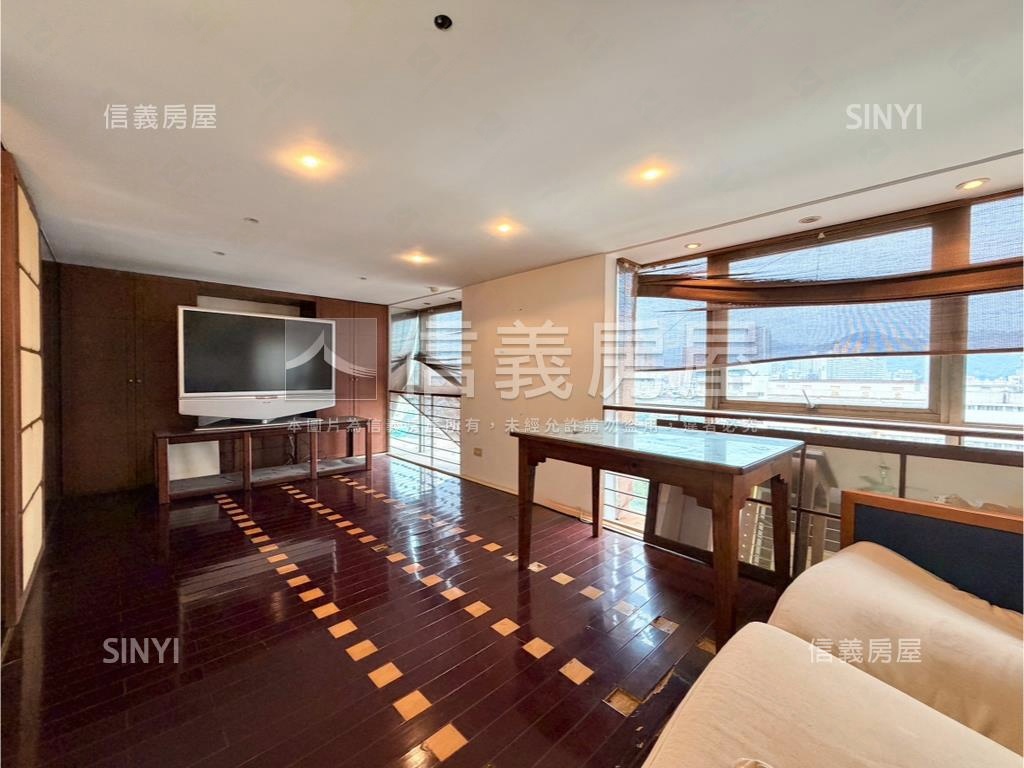 雄霸雙星｜挑高大空間房屋室內格局與周邊環境