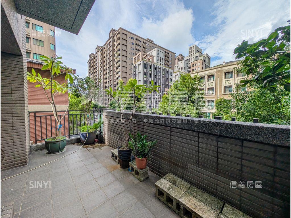 【２１行館】美裝露臺戶房屋室內格局與周邊環境