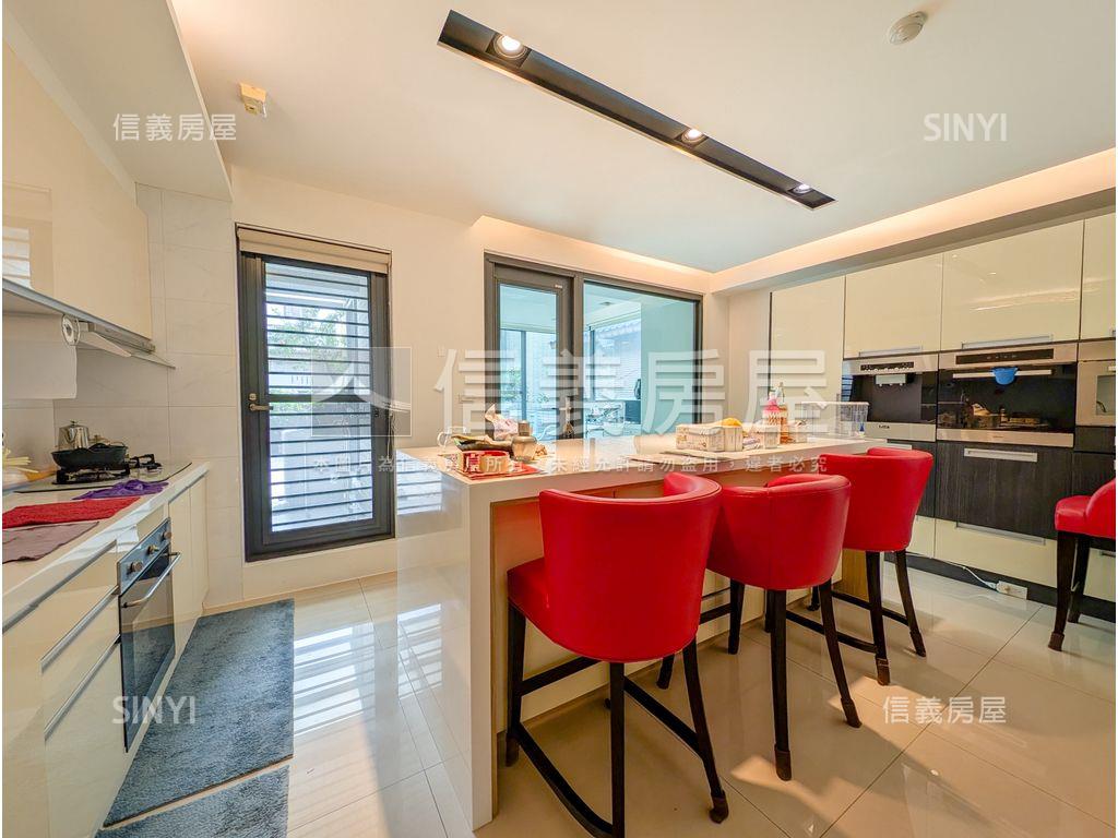 【２１行館】美裝露臺戶房屋室內格局與周邊環境