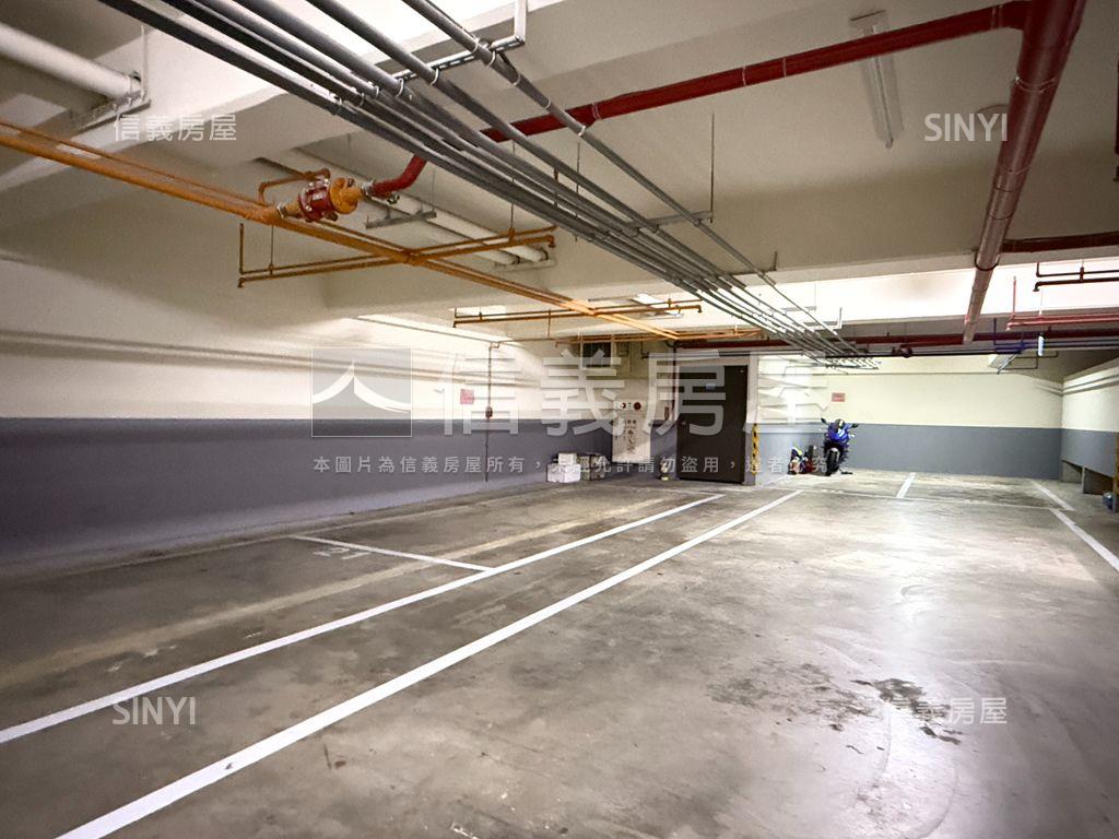 【２１行館】美裝露臺戶房屋室內格局與周邊環境