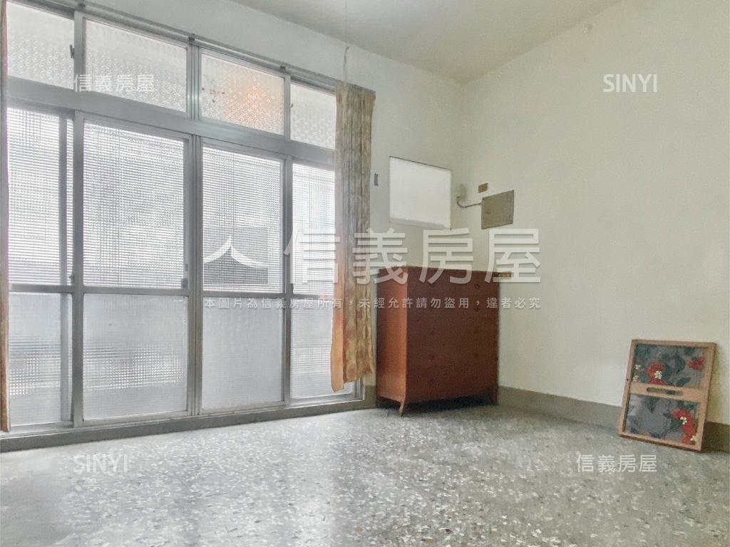 售，臨路內在美潛力透天房屋室內格局與周邊環境