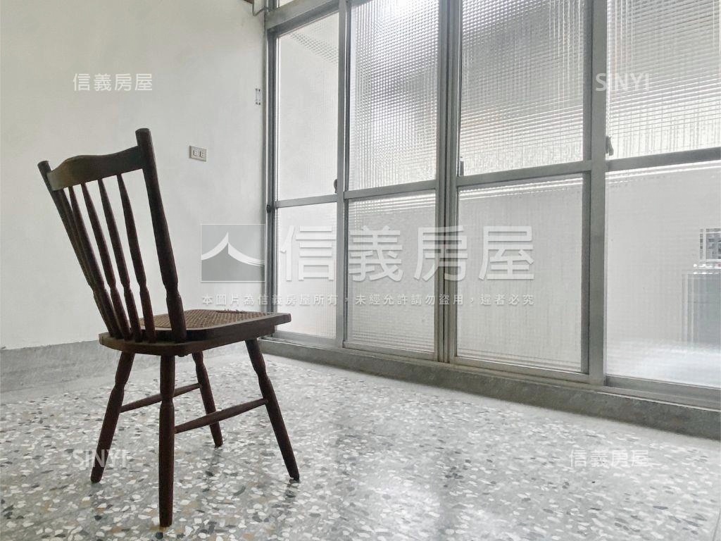售，臨路內在美潛力透天房屋室內格局與周邊環境