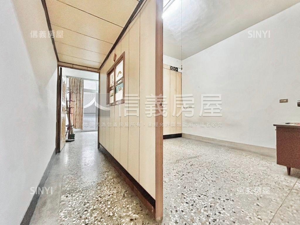 售，臨路內在美潛力透天房屋室內格局與周邊環境